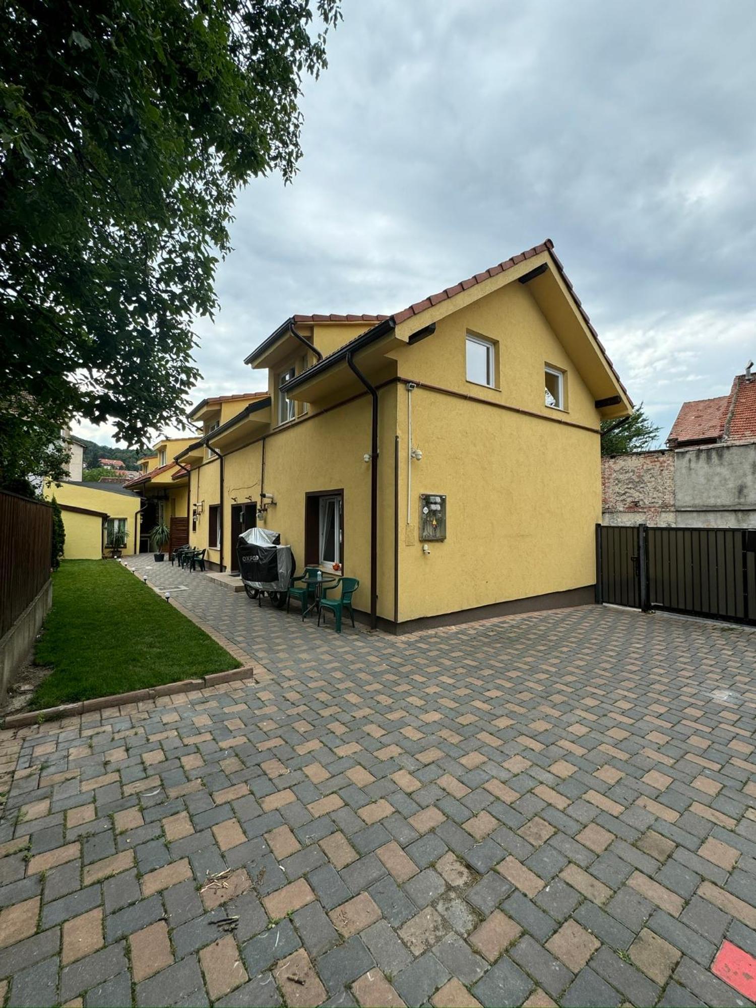 Apartamente De Inchiriat Lucky House Brassó Kültér fotó